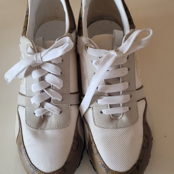 Louis Vitton sneakers - Picture 1 of 3